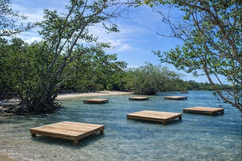 Floating meditation platforms